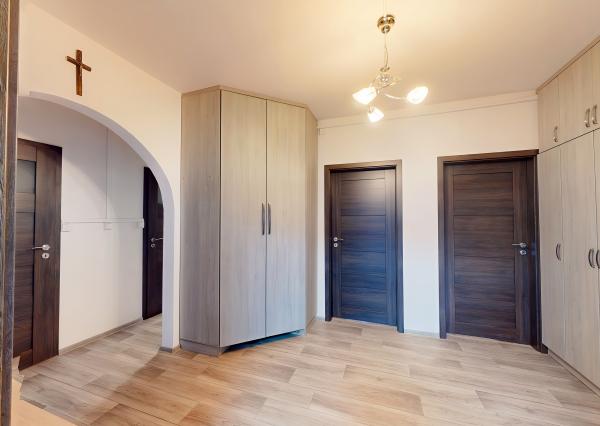 ZNÍŽENÁ CENA! Byt 4+1 s loggiou (86 m2) na sídl. Mier SNV