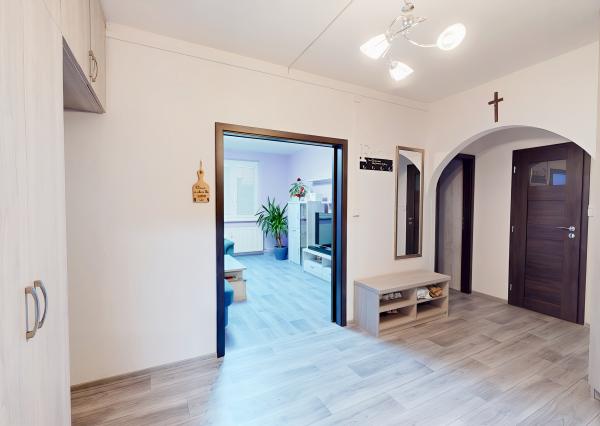 ZNÍŽENÁ CENA! Byt 4+1 s loggiou (86 m2) na sídl. Mier SNV