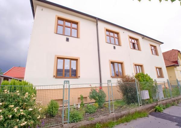 ZNÍŽENÁ CENA ! Tehlový byt 3+1 s garážou (125 m2) Sp. Nová Ves