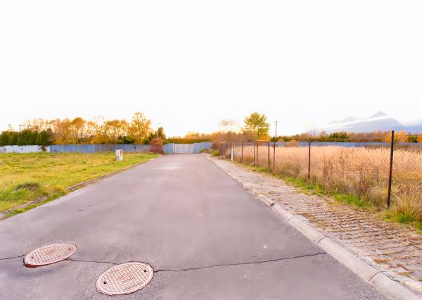 Rovinatý stavebný pozemok (1271 m2) Veľká Lomnica