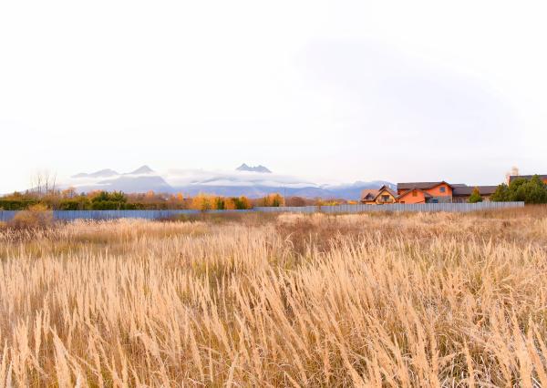 Rovinatý stavebný pozemok (1271 m2) Veľká Lomnica
