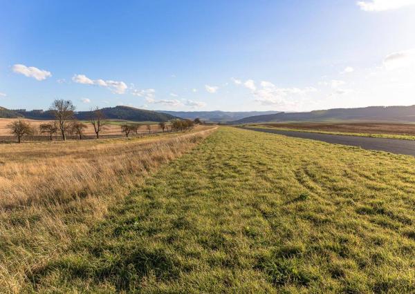 Atraktívny pozemok na podnikanie (3 ha) pri Klčove