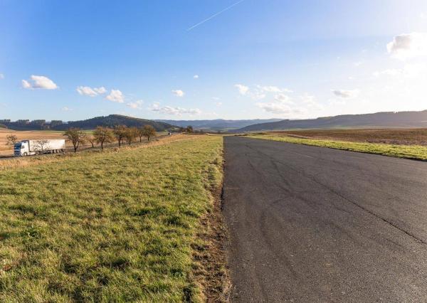 Atraktívny pozemok na podnikanie (3 ha) pri Klčove