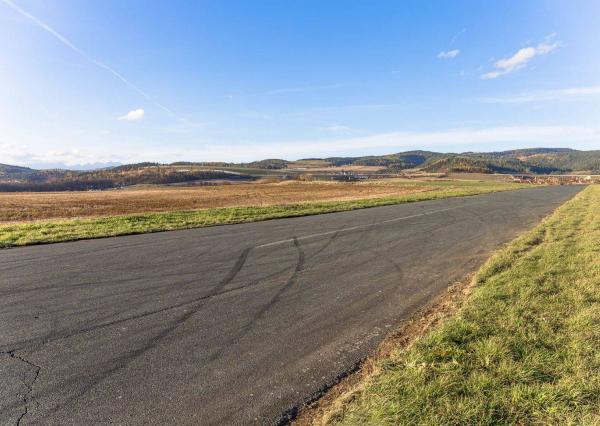 Atraktívny pozemok na podnikanie (3 ha) pri Klčove