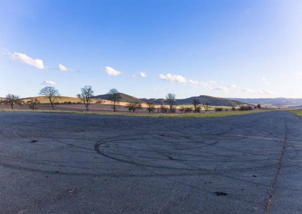 Atraktívny pozemok na podnikanie (3 ha) pri Klčove