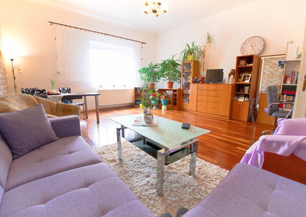 ZNÍŽENÁ CENA ! Tehlový byt 3+1 s garážou (125 m2) Sp. Nová Ves