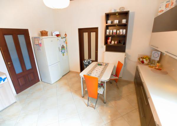 ZNÍŽENÁ CENA ! Tehlový byt 3+1 s garážou (125 m2) Sp. Nová Ves