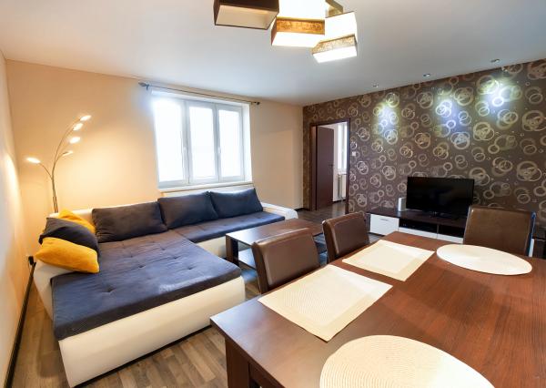 REZERVOVANÝ !Byt 3+1 (80 m2) s loggiou a záhradou, centrum SNV