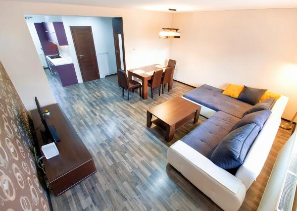 REZERVOVANÝ !Byt 3+1 (80 m2) s loggiou a záhradou, centrum SNV