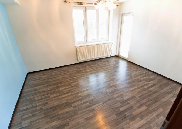 REZERVOVANÝ !Byt 3+1 (80 m2) s loggiou a záhradou, centrum SNV