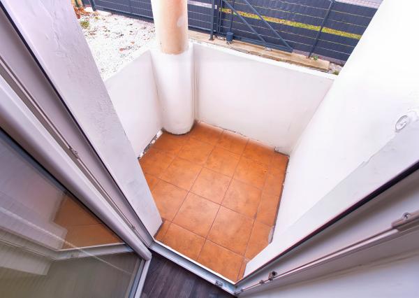 REZERVOVANÝ !Byt 3+1 (80 m2) s loggiou a záhradou, centrum SNV