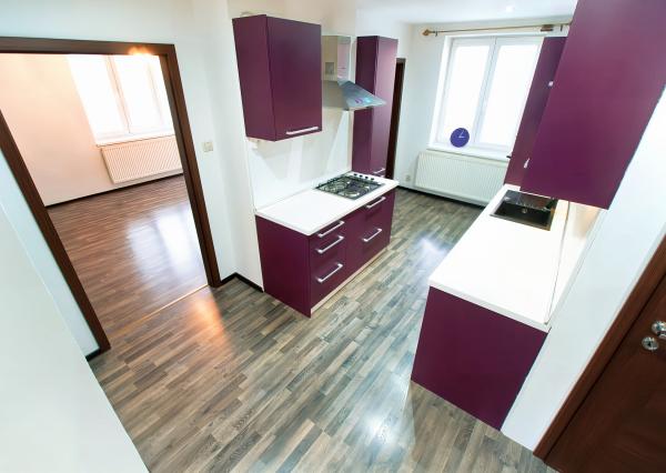 REZERVOVANÝ !Byt 3+1 (80 m2) s loggiou a záhradou, centrum SNV