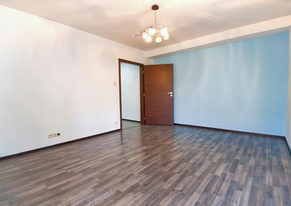 REZERVOVANÝ !Byt 3+1 (80 m2) s loggiou a záhradou, centrum SNV