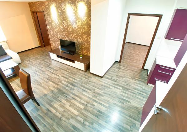 REZERVOVANÝ !Byt 3+1 (80 m2) s loggiou a záhradou, centrum SNV