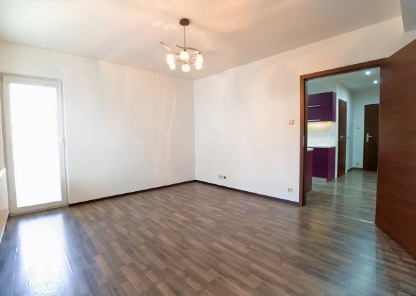 REZERVOVANÝ !Byt 3+1 (80 m2) s loggiou a záhradou, centrum SNV