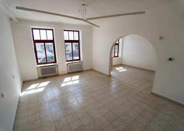 Polyfunkčný objekt blízko centra mesta Sp. Nová Ves