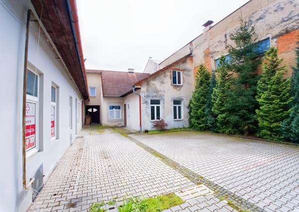 Polyfunkčný objekt blízko centra mesta Sp. Nová Ves