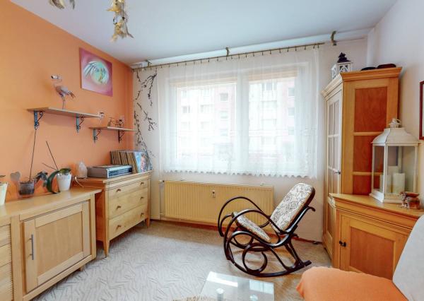 Byt 2+1 s loggiou (54 m2), sídl. Západ I. SNV