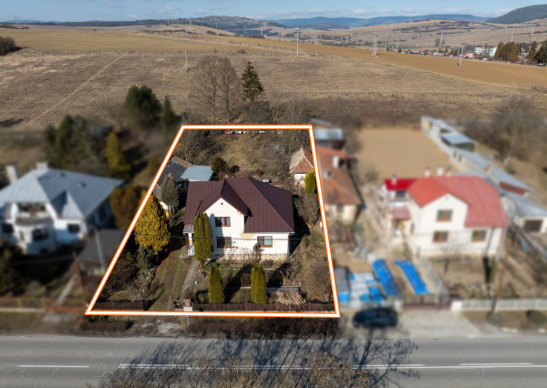 Rodinný dom s veľkým pozemkom v Spišských Vlachoch