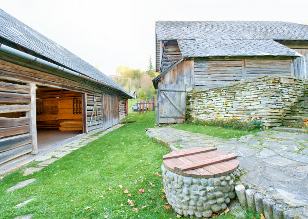 Chalupa s výhľadom na Levočské vrchy