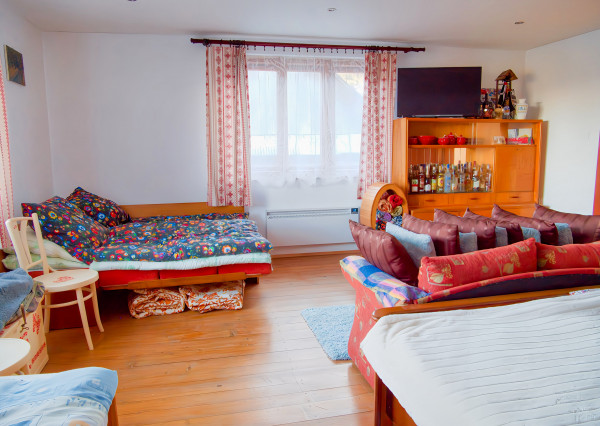 Chalupa s výhľadom na Levočské vrchy