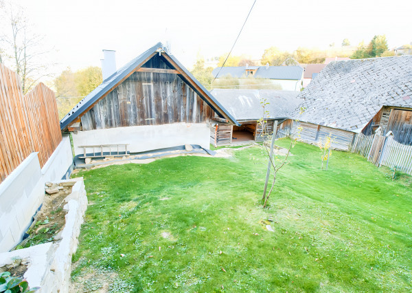 Chalupa s výhľadom na Levočské vrchy