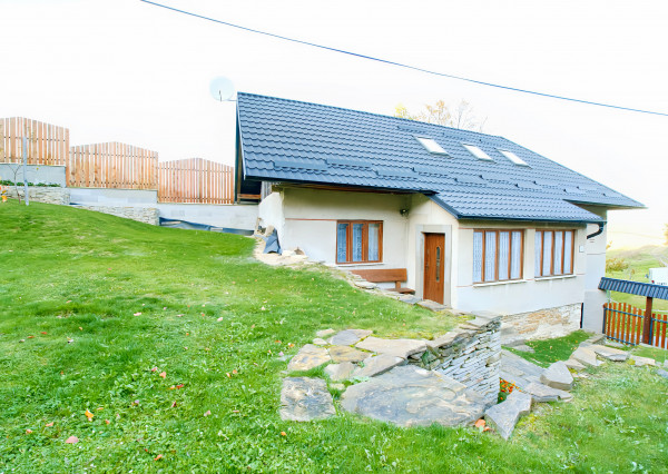 Chalupa s výhľadom na Levočské vrchy