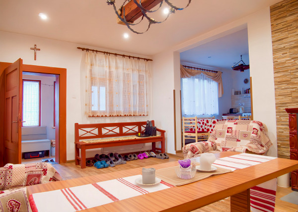 Chalupa s výhľadom na Levočské vrchy