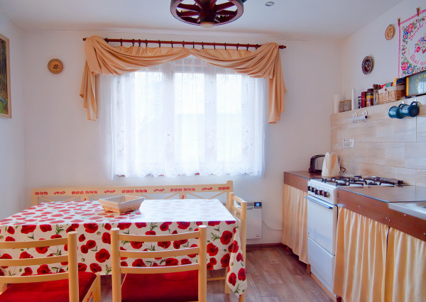 Chalupa s výhľadom na Levočské vrchy