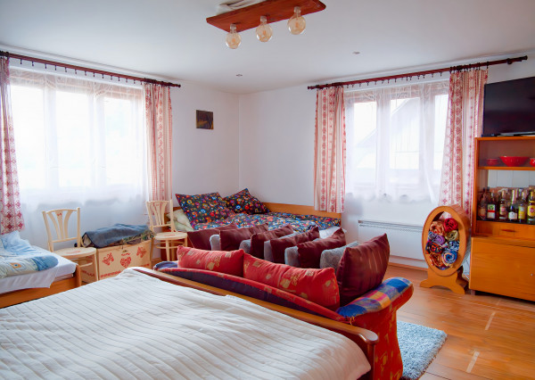 Chalupa s výhľadom na Levočské vrchy