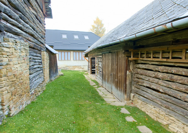 Chalupa s výhľadom na Levočské vrchy