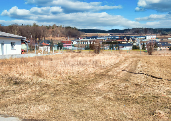 REZERVOVANÉ_ Stavebný pozemok 861 m2 – Slnečný, rovinatý, s dvoma prístupovými cestami (Spišský Hrhov)