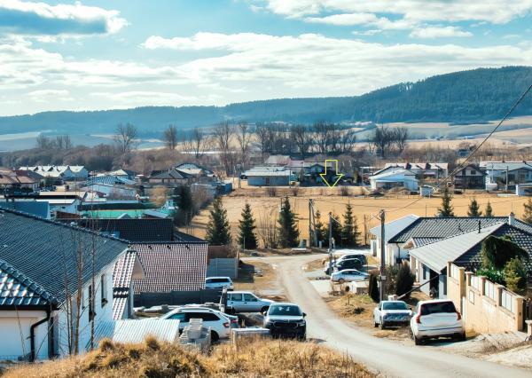 REZERVOVANÉ_ Stavebný pozemok 861 m2 – Slnečný, rovinatý, s dvoma prístupovými cestami (Spišský Hrhov)