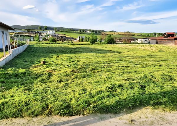 REZERVOVANÉ_ Stavebný pozemok 861 m2 – Slnečný, rovinatý, s dvoma prístupovými cestami (Spišský Hrhov)