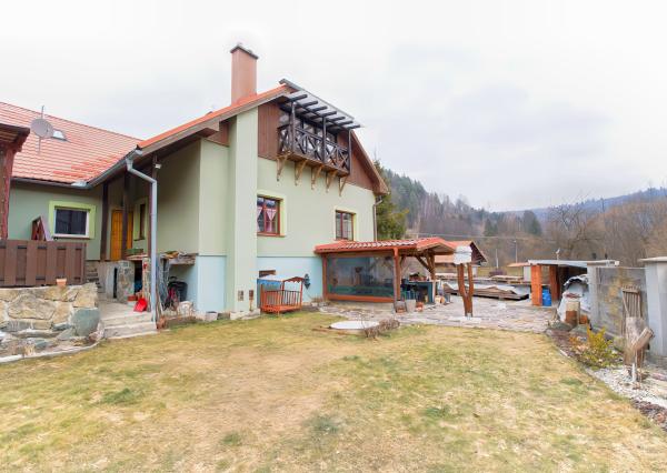 RD s penziónom v rekreačnej oblasti Hnilčík SKI Mraznica