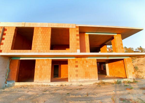 Novostavba 4+1 (179 m2) s garážou a terasou, Blaumont SNV