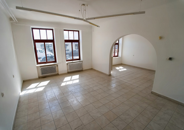 Polyfunkčný objekt blízko centra mesta Sp. Nová Ves