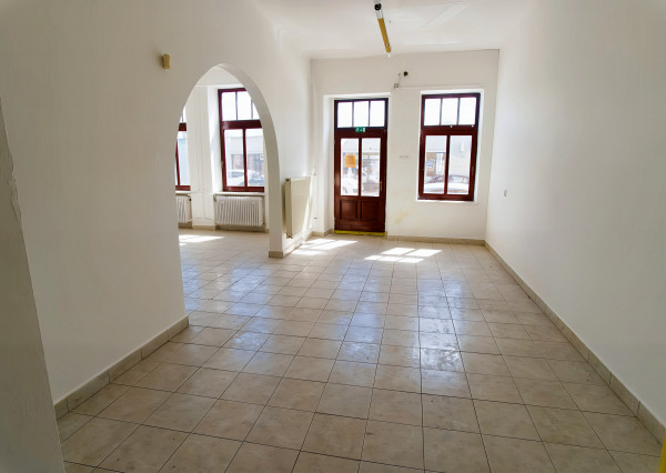 Polyfunkčný objekt blízko centra mesta Sp. Nová Ves