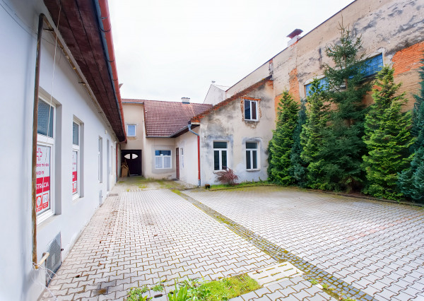 Polyfunkčný objekt blízko centra mesta Sp. Nová Ves