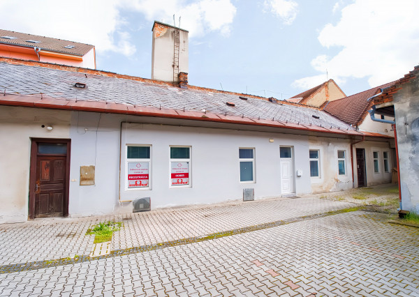 Polyfunkčný objekt blízko centra mesta Sp. Nová Ves