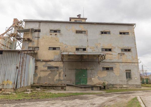 ZNÍŽENÁ CENA! Podnik. areál (0,6 ha) Moldava nad Bodvou