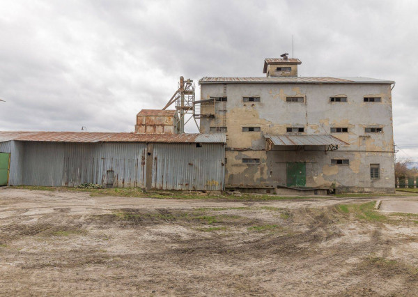 ZNÍŽENÁ CENA! Podnik. areál (0,6 ha) Moldava nad Bodvou