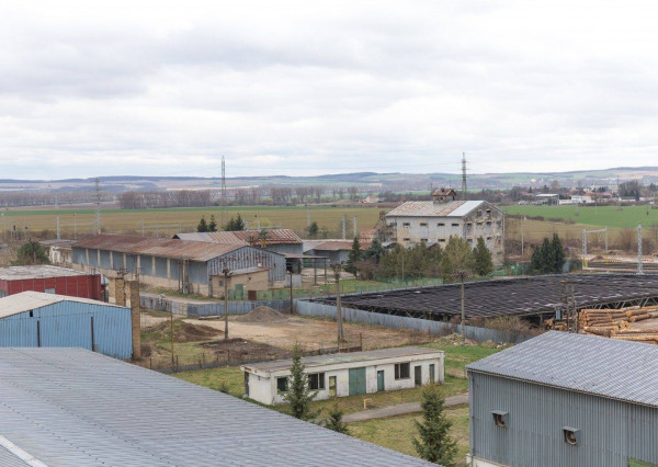 ZNÍŽENÁ CENA! Podnik. areál (0,6 ha) Moldava nad Bodvou