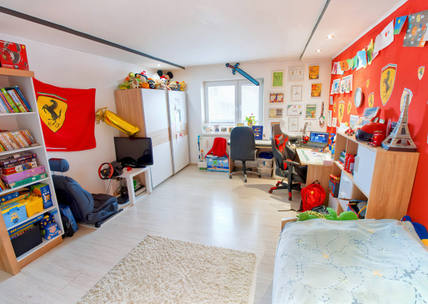 Rodinný dom (654 m2), garáž, altánok, záhrada Smižany