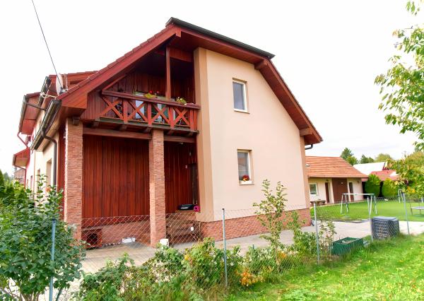 Rodinný dom (654 m2), garáž, altánok, záhrada Smižany