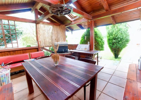 Rodinný dom (654 m2), garáž, altánok, záhrada Smižany