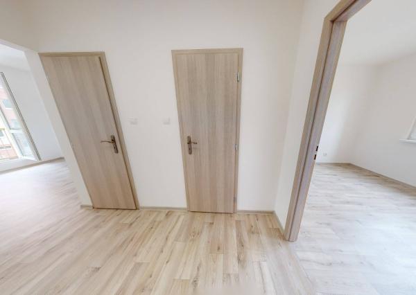 Byt 2+1 s loggiou (56 m2), sídl. Západ I. Sp. Nová Ves