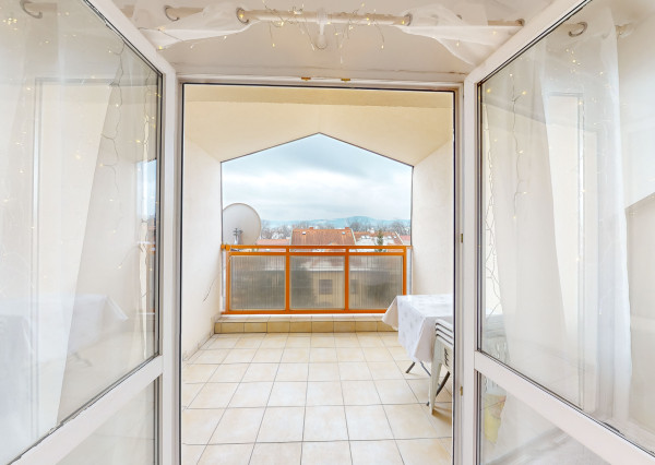 REZERVOVANÝ Veľký mezonet 4+1 (199 m2) s loggiou centrum Sp. Nová Ves