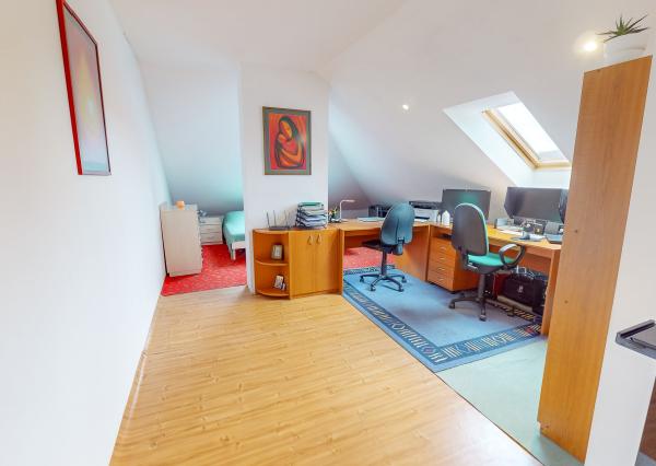 REZERVOVANÝ Veľký mezonet 4+1 (199 m2) s loggiou centrum Sp. Nová Ves