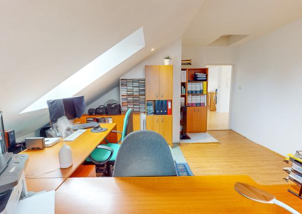 REZERVOVANÝ Veľký mezonet 4+1 (199 m2) s loggiou centrum Sp. Nová Ves